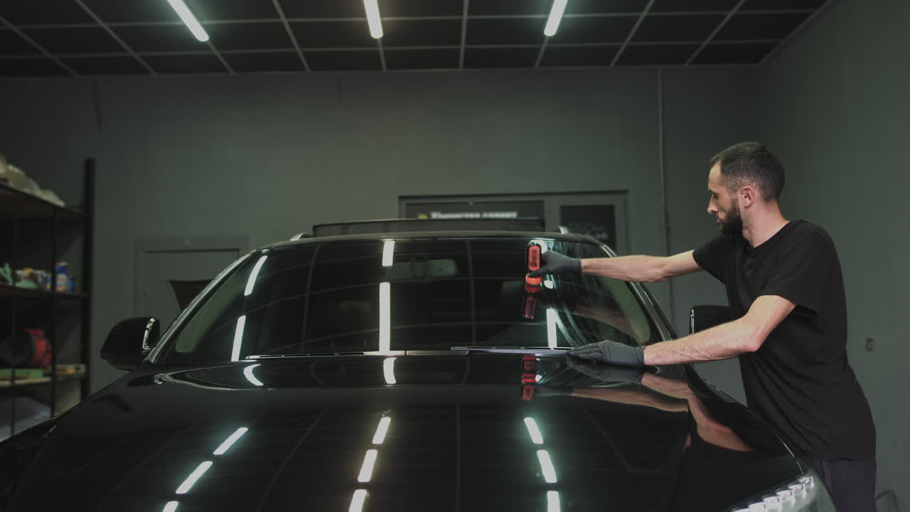 차고에서 자동차 세부 사항