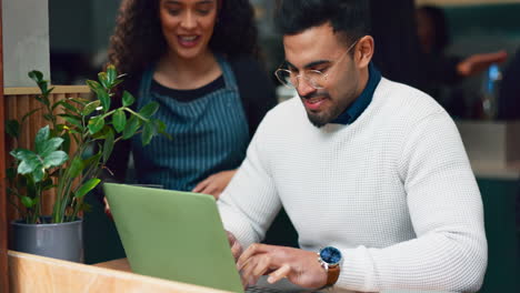 Laptop,-Kellnerin-Oder-Coffeeshop-Kunde