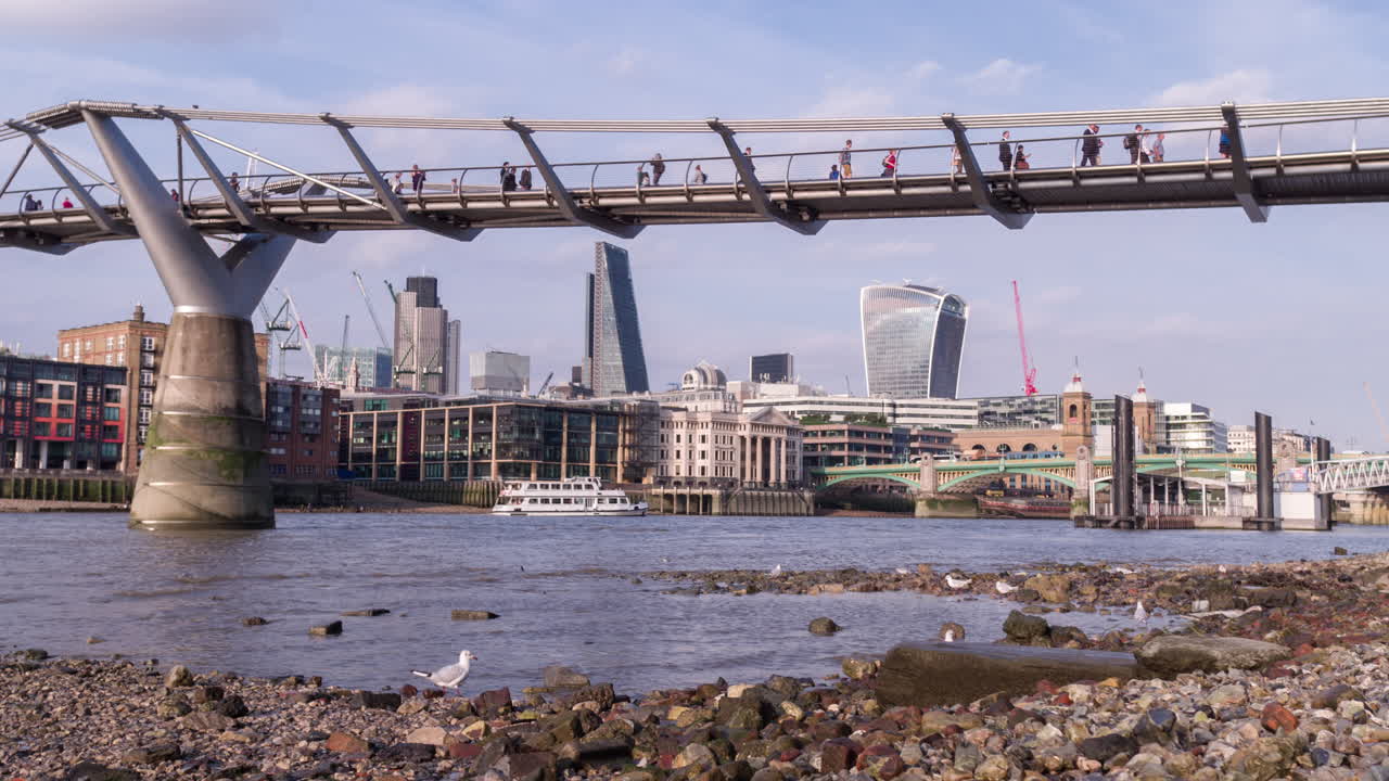 밀레니엄 브리지 dji 4k 04