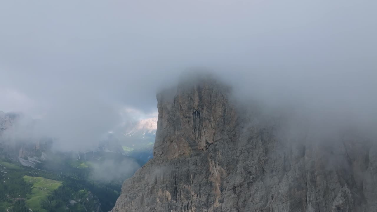 코르바라 마을의 드론 영상입니다.