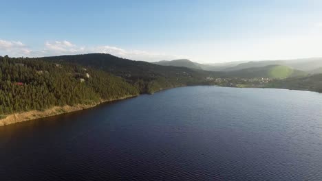 Aerial-of-lake-in-Colorado,-Blue-Crystal-Clear-Lake-in-Northern-Colorado,-Beautiful-Colorado-Landscape-During-Sunset