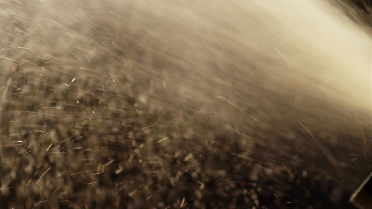 을 고 먼지를 불어넣습니다.