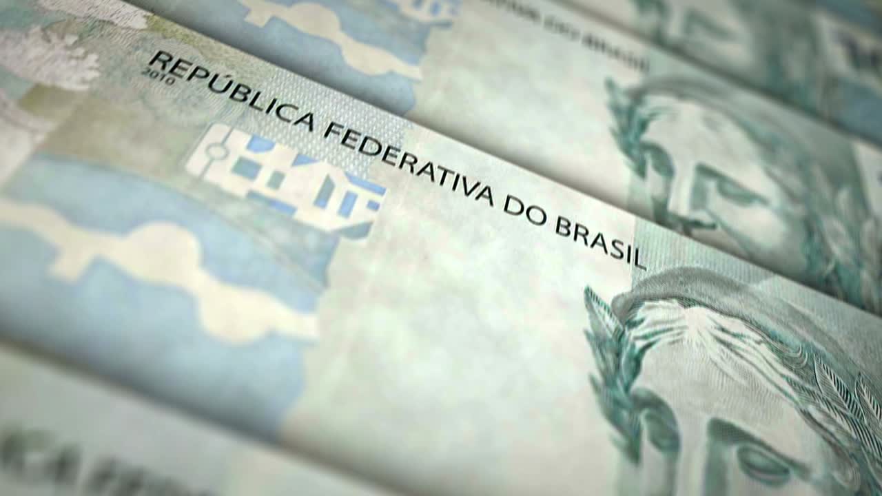 animación de bucle en la superficie del billete de dinero real brasileño