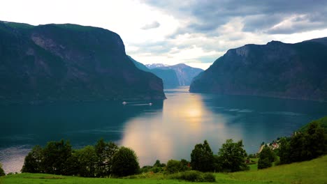 le magnifique sognefjord ou sognefjorden nature norvégienne.