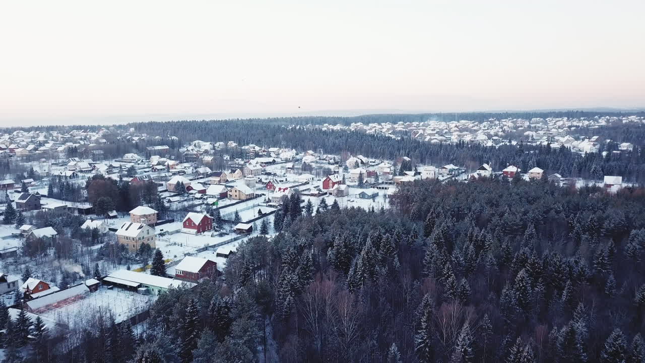 눈 인 겨울 마을의 공중 풍경