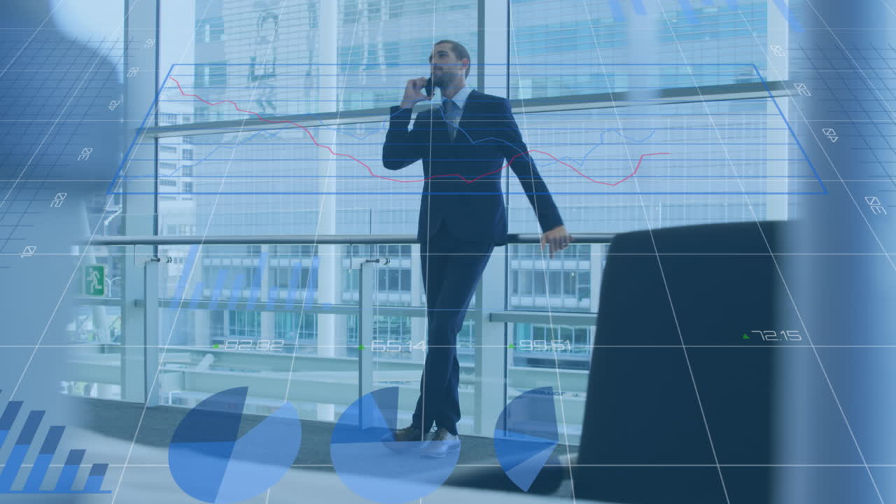 Animazione di elaborazione dati finanziari su uomo d'affari birazziale che usa lo smartphone.