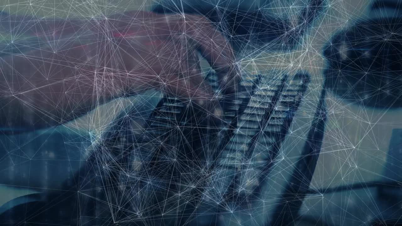 animación de la red de conexiones sobre las manos de un hombre caucásico escribiendo en el teclado