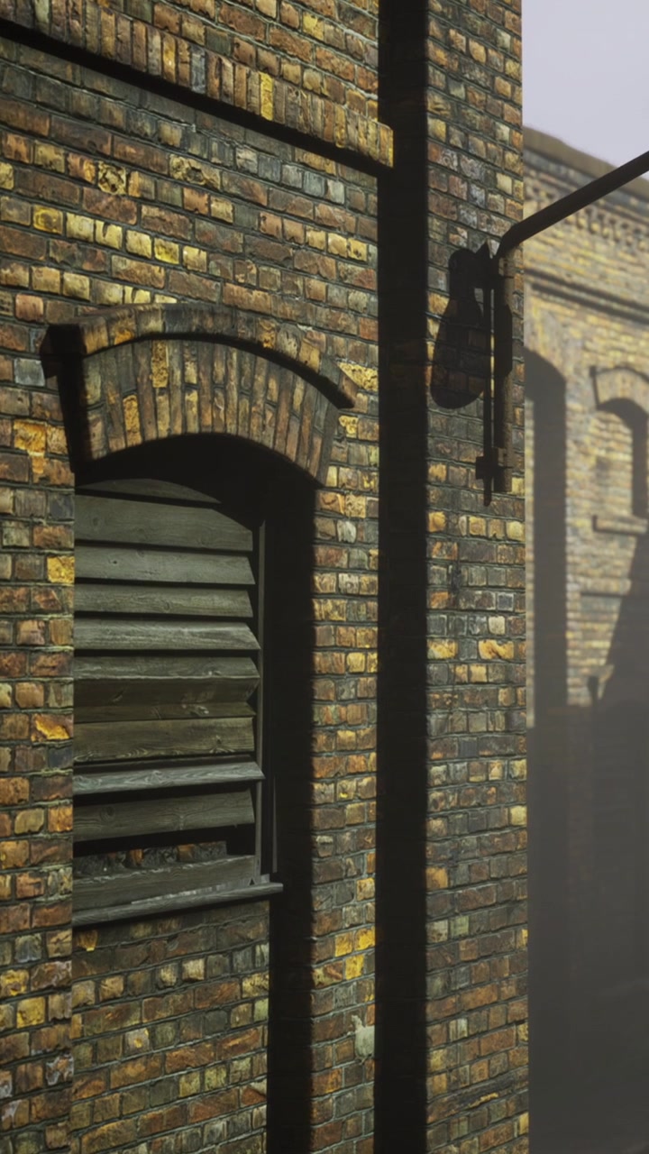 Vecchio muro di mattoni con finestra e ombra in un contesto urbano.