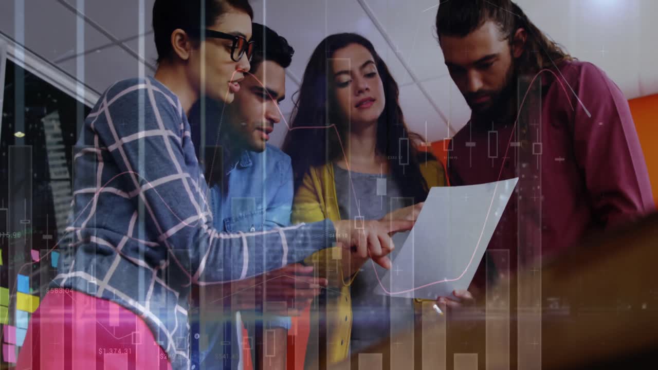 animación del procesamiento de datos financieros en diversos grupos de empresarios