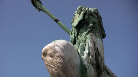 Close-Up-of-Neptunbrunnen-in-Berlin-near-Alexanderplatz,-Germany