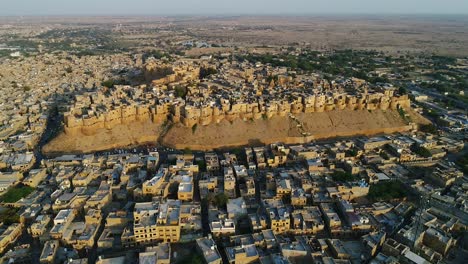 Imágenes-Panorámicas-De-Drones-Aéreos-360-De-La-Ciudad-De-Jaisalmer-Durante-El-Día---Full-Hd