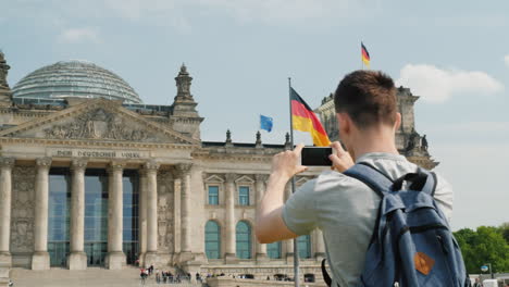 teenager takes pictures of the bundestag berlin 01