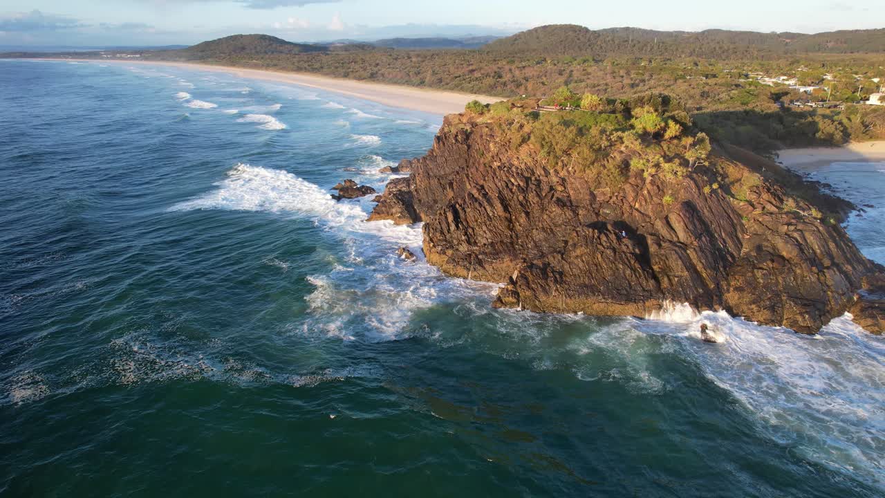 Norries Head al tramonto nel Nuovo Galles del Sud, Australia - ripresa aerea con drone.