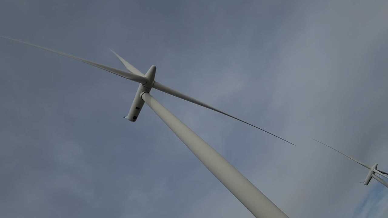 거대한 풍력 터빈 회전 블레이드