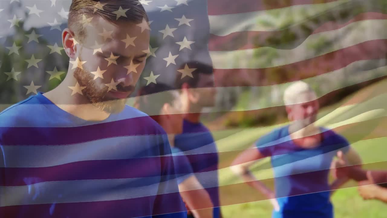 hombre usando una tableta y la bandera estadounidense