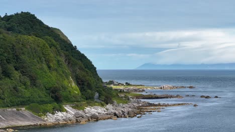 garron point en el camino de la costa de antrim en irlanda del norte