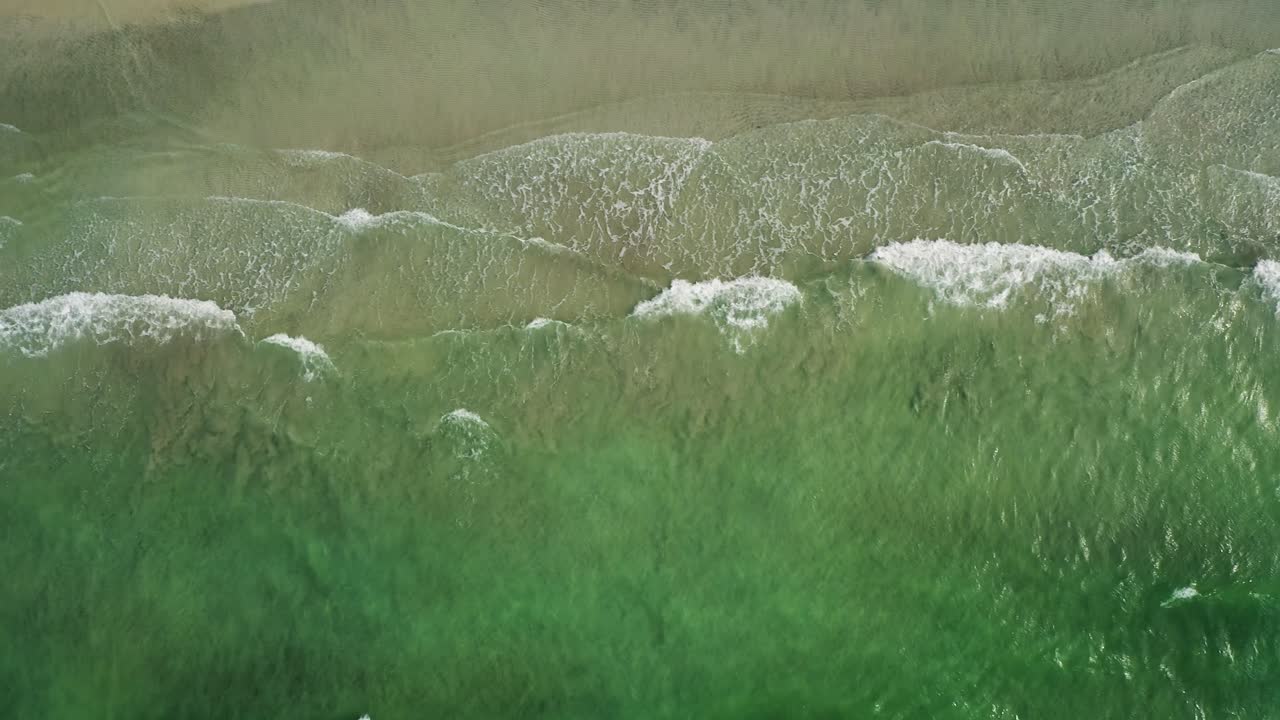 playa de olas abstractas en vista desde arriba.