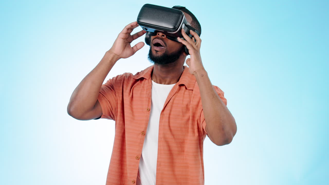 hombre africano, gafas de realidad virtual