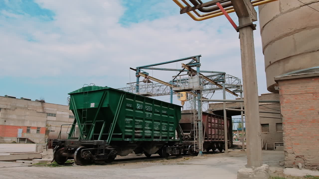 Sfondo industriale di un cantiere. Impianto per la produzione di inerti per l'industria edile