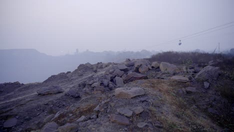 지하 석탄  화재에서 나오는 연기와 불타는 불꽃과 함께 jharia 석탄 광산, jharkhand