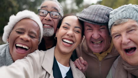 Betreuer,-Alte-Menschen-Und-Selfie