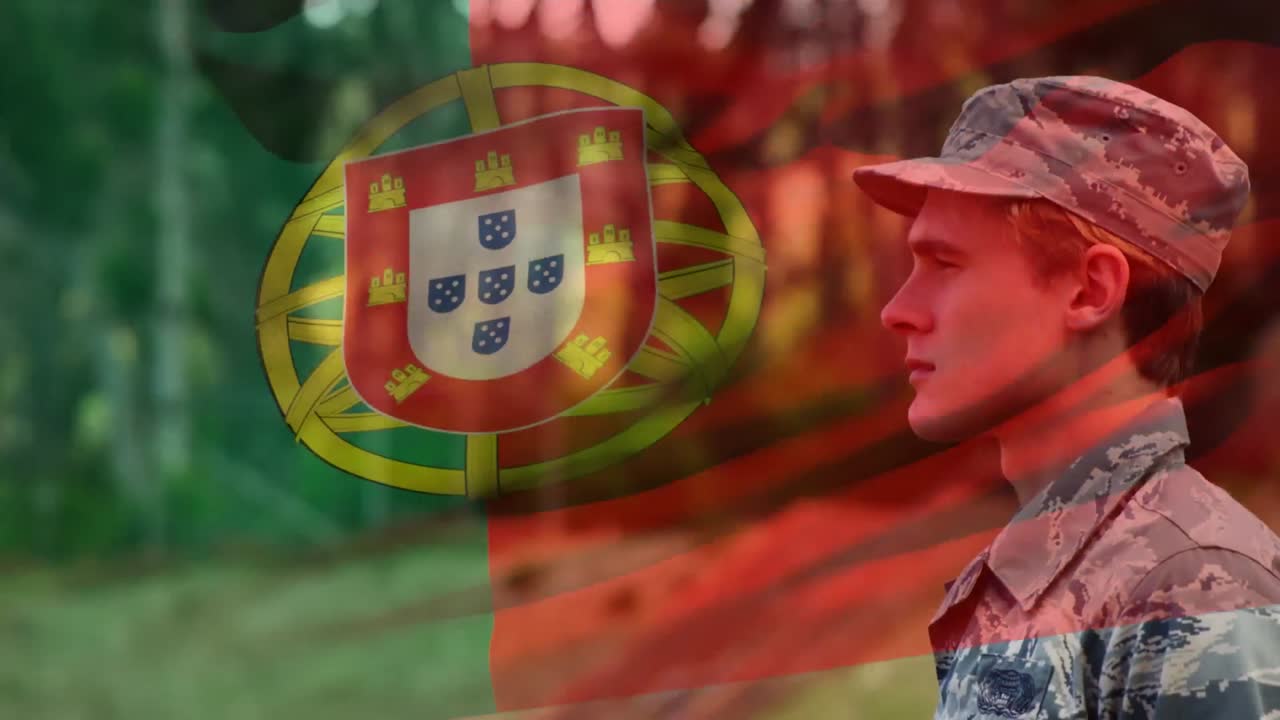 Composição digital de bandeira de Portugal tremulando contra soldado saudando em campo de treinamento