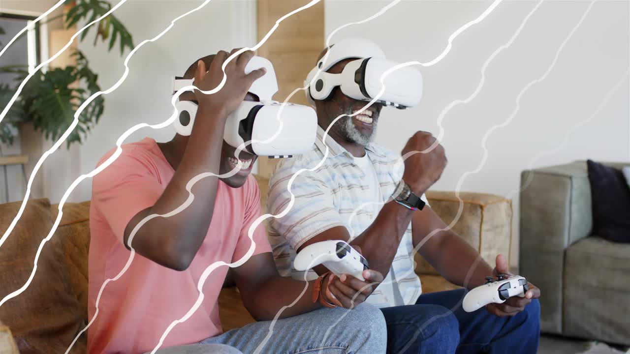 Adulto che regola le cuffie, persona anziana che stringe il controller, che gioca a un gioco di realtà virtuale sul divano con onde sovrapposte