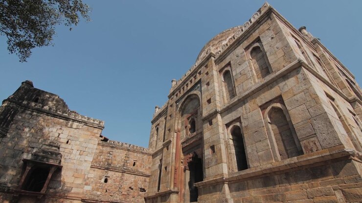 Una veduta panoramica di un mahal nel Giardino di Lodhi a Nuova Delhi.