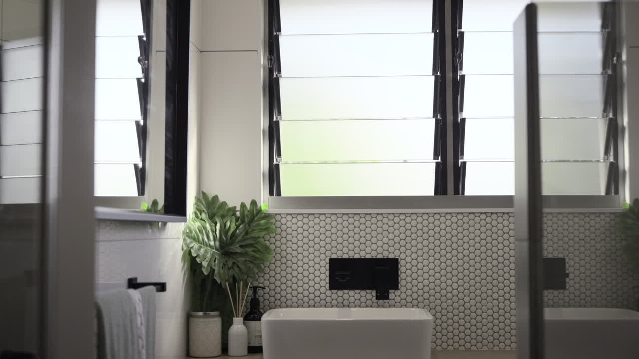Bagno moderno lussuoso