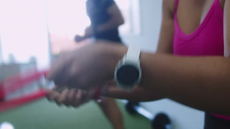 Amazing-shot-of-a-couple-exercising-in-a-crossfit-gym-while-they-move-the-ropes-with-their-hands