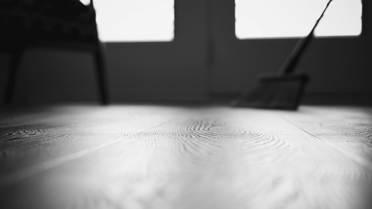 바닥에 쓰레기 치우기