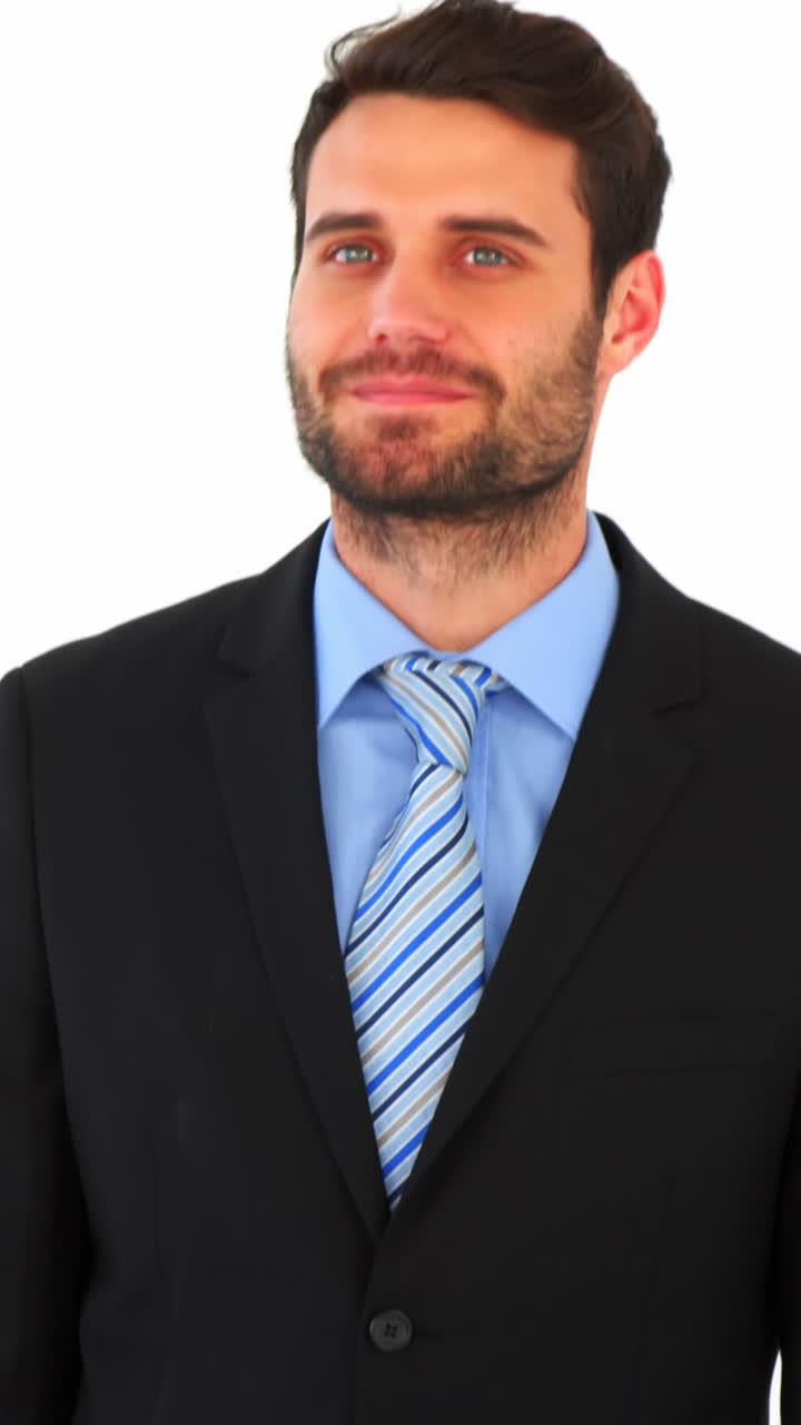 retrato de un hombre de negocios con un maletín