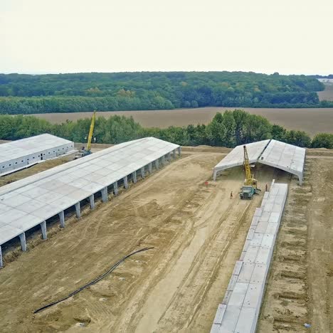 construcción de la granja en curso