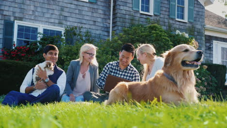 Amigos-Con-Cachorro-De-Perro-Y-Laptop