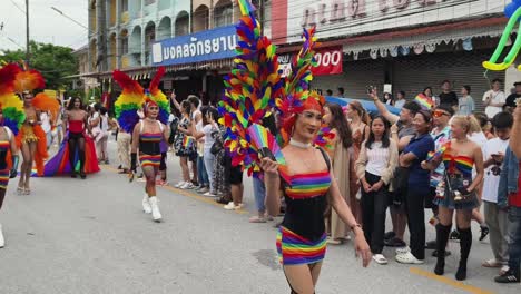 el desfile del orgullo del arco iris en tailandia