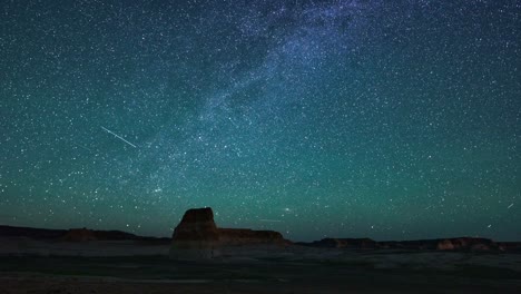 timelapse of milky way stars timelapse at lone rock on lake powell, utah