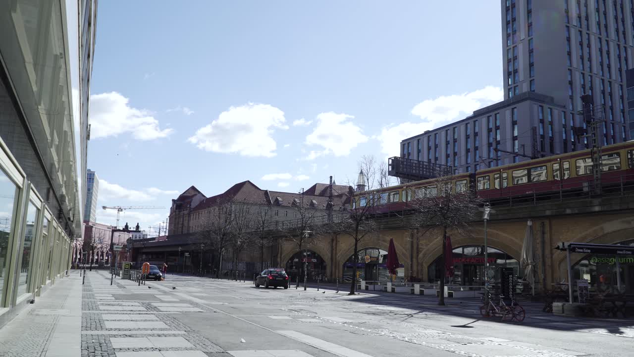 독일의 글로벌 코로나 위기 동안 베를린시의 황량한 거리