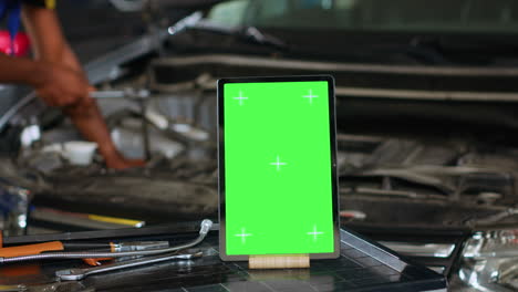 Mockup-tablet-in-garage-next-to-engineer