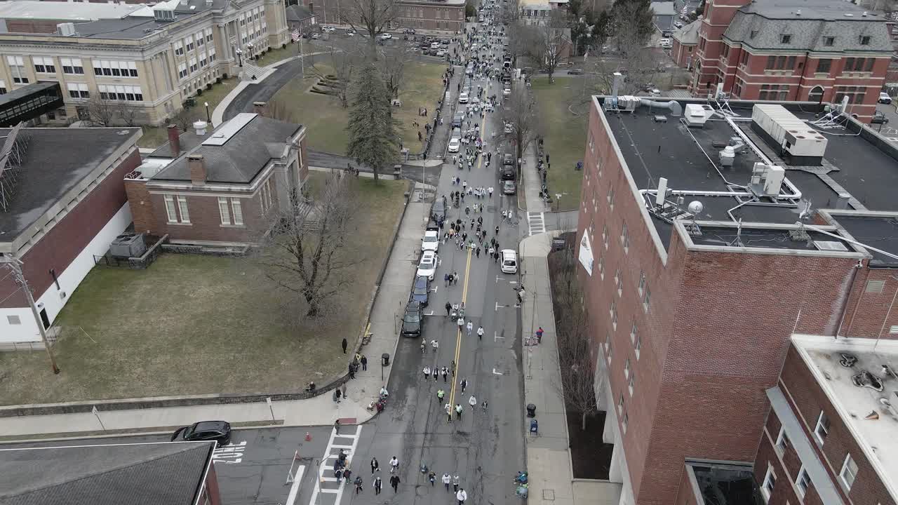 People running and walking on Broadway in Kingston NY for the Shamrock Run