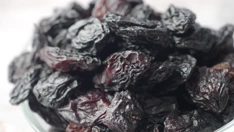 dark raisins in a glass bowl