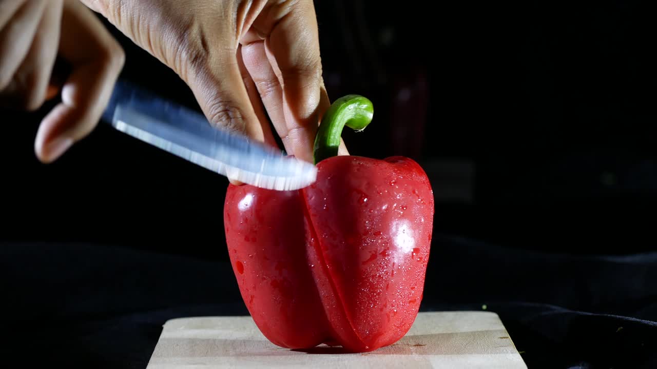 cortar el pimienta roja