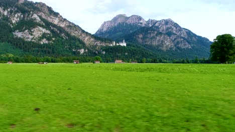 Schloss-Neuschwanstein-Bayerische-Alpen-Deutschland