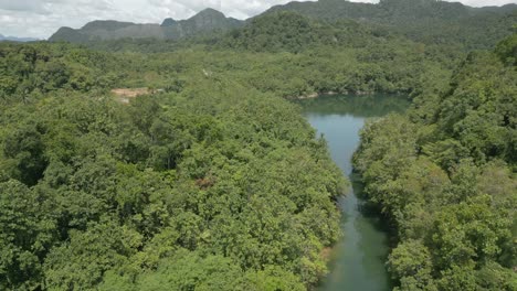 Hermosa-Vista-Areal-Del-Lago-Bau-Kuching,-Sarawak