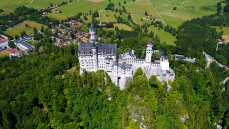 Castillo-De-Neuschwanstein-Alpes-Bávaros-Alemania