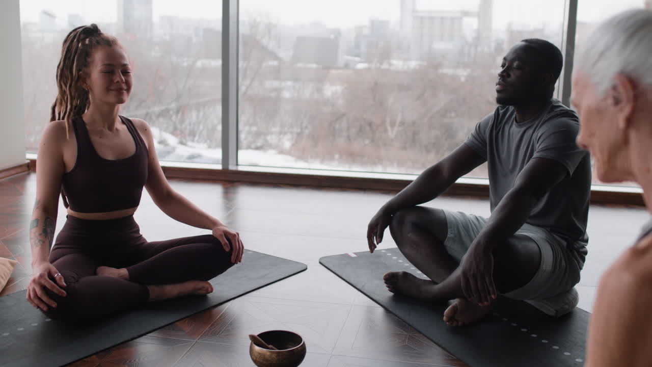 sesión de meditación en grupo