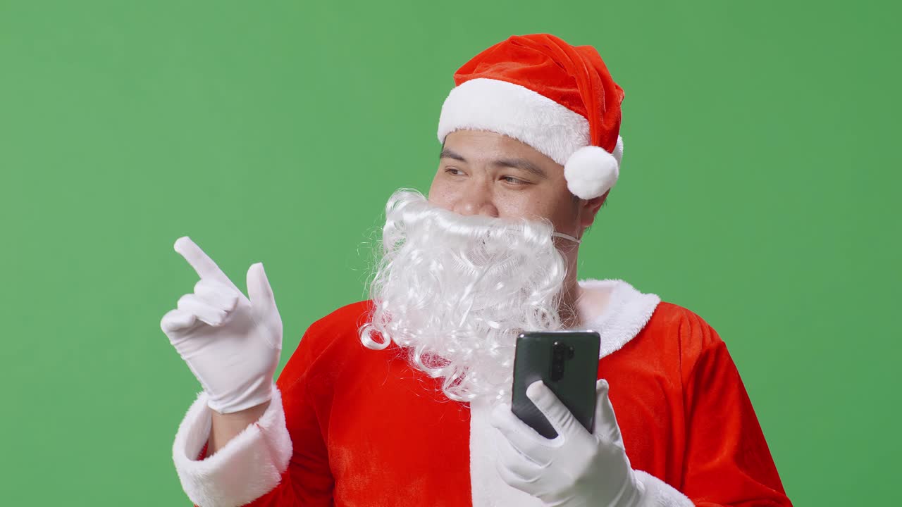 스마트폰을 사용하는 산타클로스