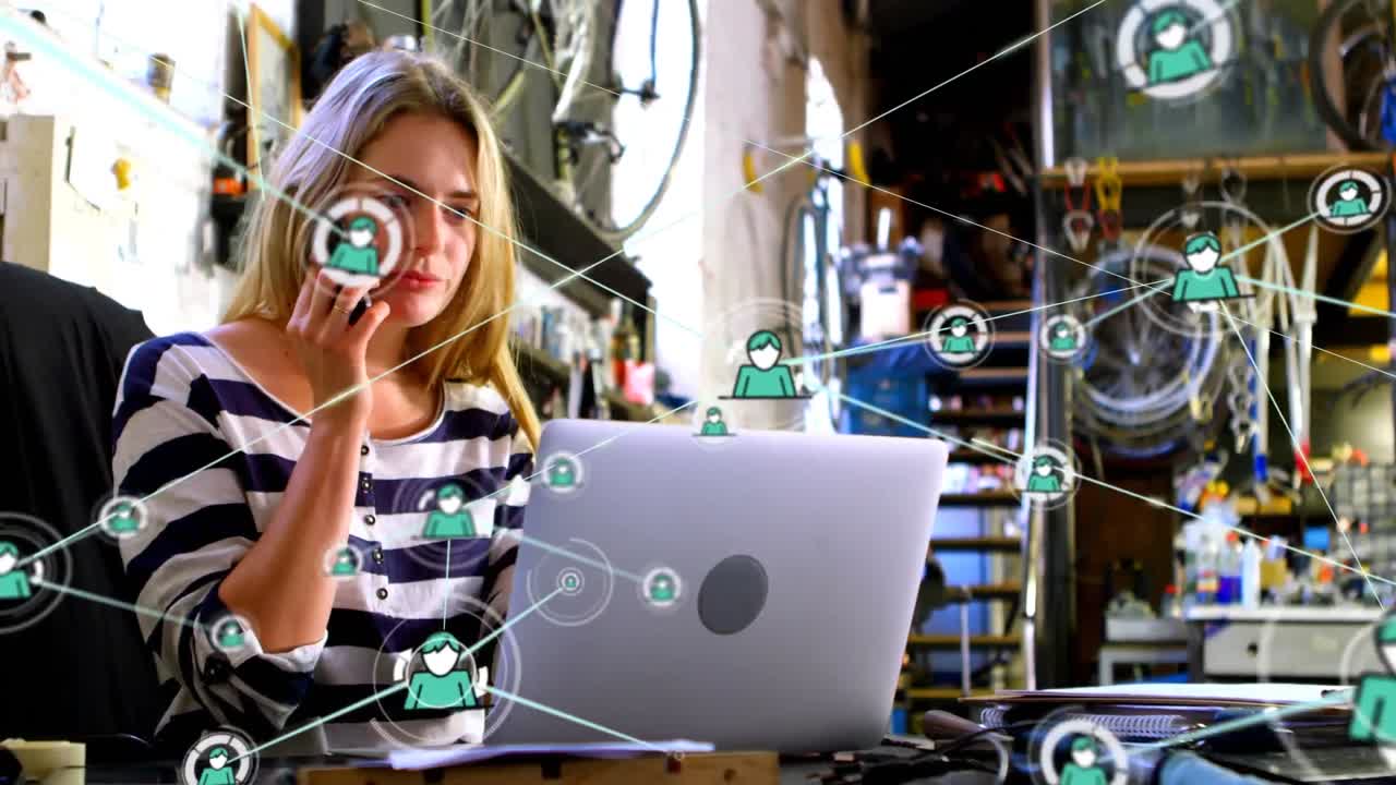 animación de la red de conexiones con las personas iconos sobre mujer de negocios caucásica usando computadora portátil