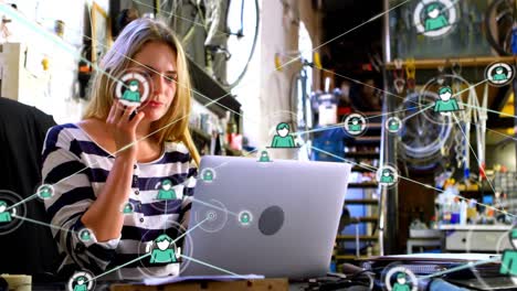 animación de la red de conexiones con las personas iconos sobre mujer de negocios caucásica usando computadora portátil