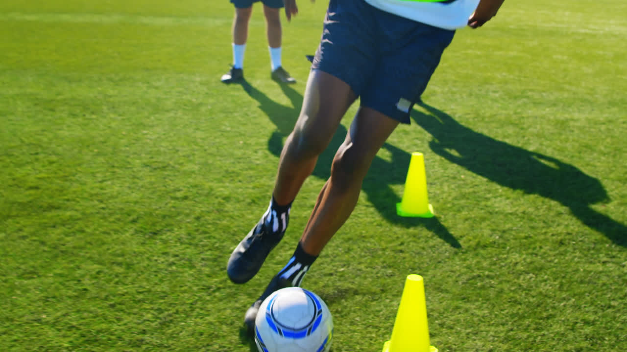 축구를 연습하는 선수들 4k