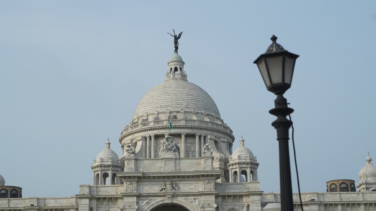 Victoria Memorial in Kolkata, India with a lamppost in the foreground